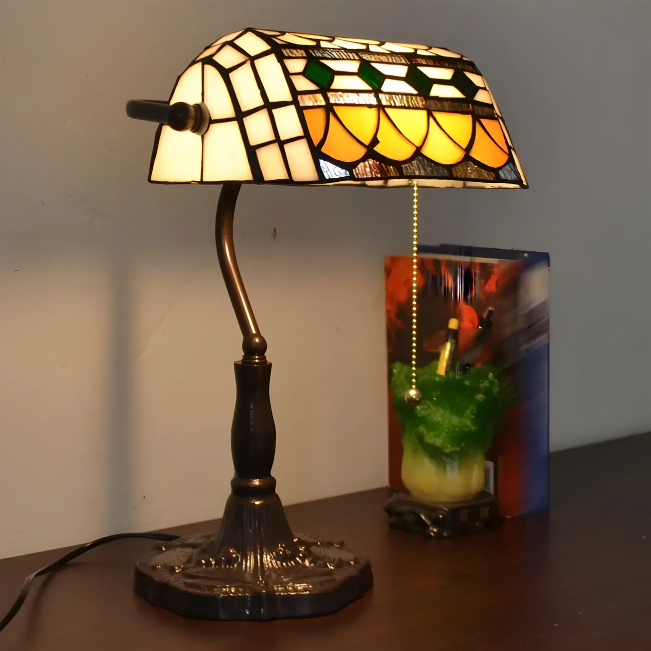 Retro Stained Glass LED Banker Table Lamp in Pull Chain Image - 4