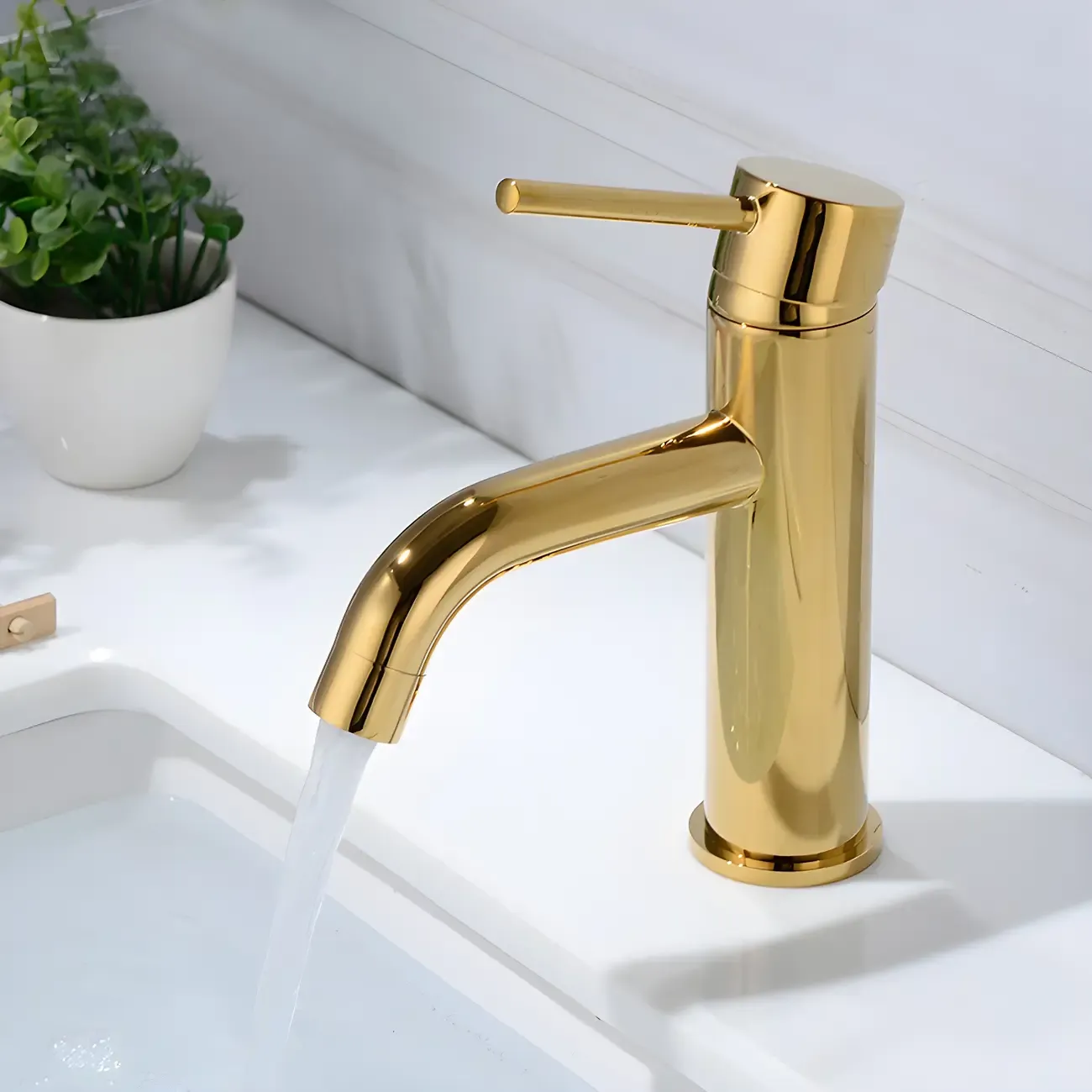 Luxurious Brushed Gold Bathroom Sink Faucet with Single Handle Image - 1