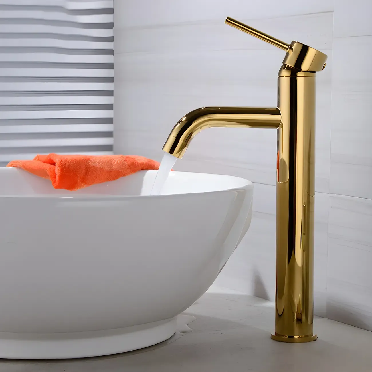 Luxurious Brushed Gold Bathroom Sink Faucet with Single Handle Image - 2