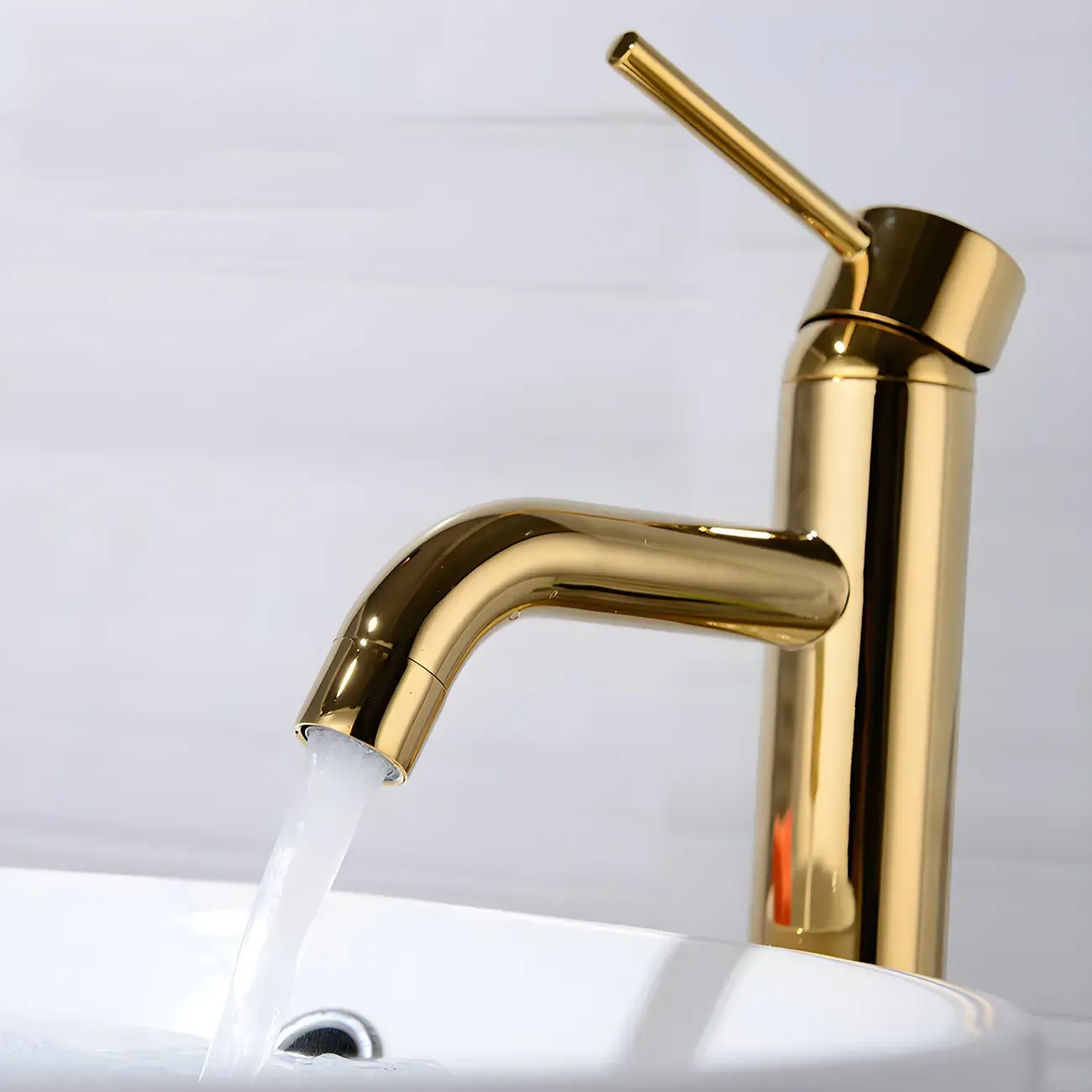 Luxurious Brushed Gold Bathroom Sink Faucet with Single Handle Image - 4