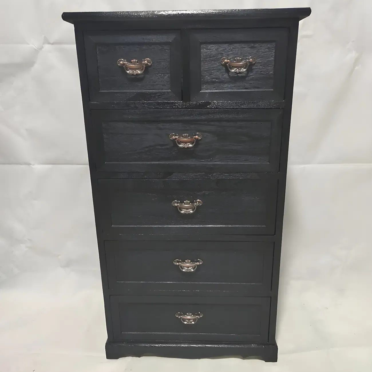 Traditional Wooden Dressers & Chests with Drawers for Bedroom Image - 2