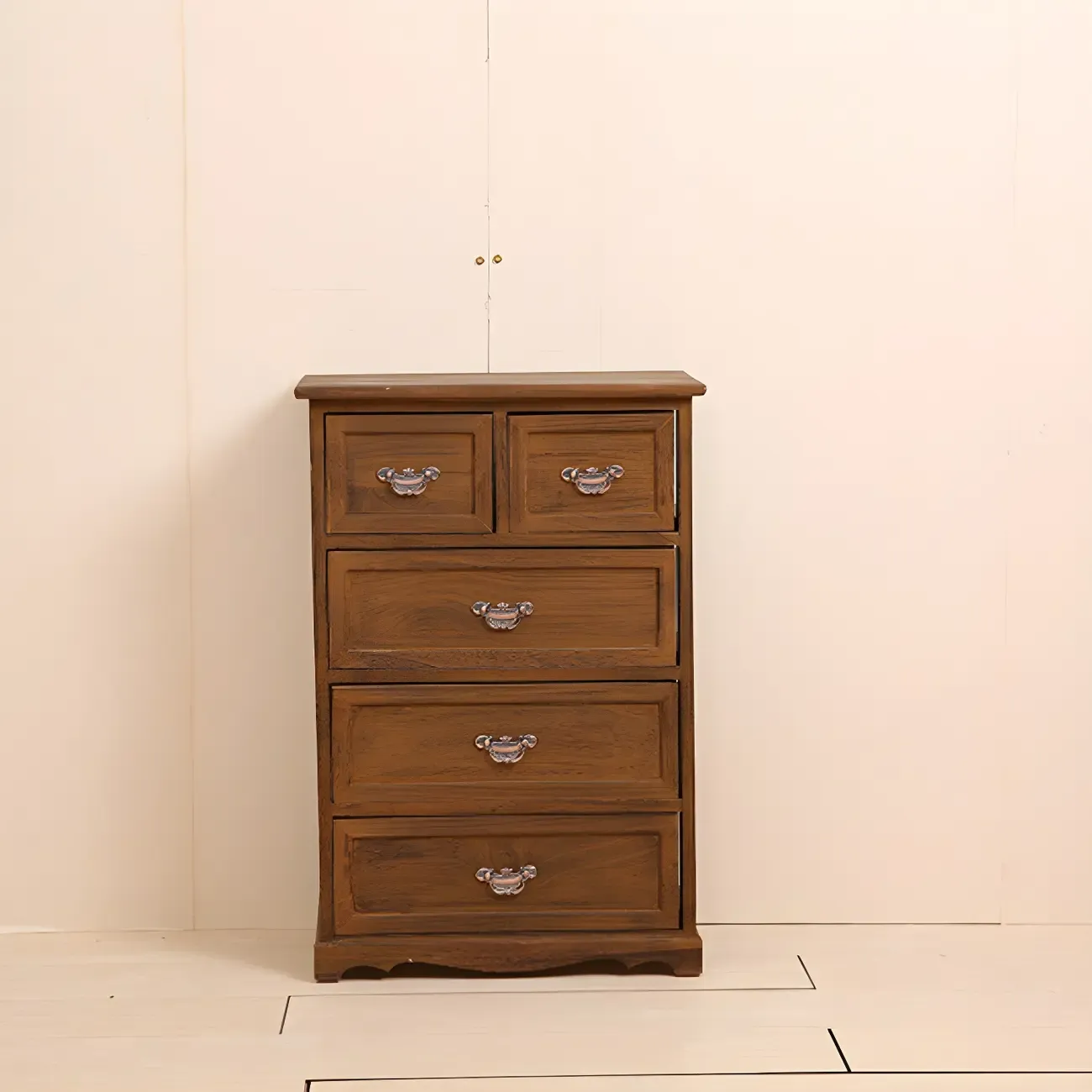 Traditional Wooden Dressers & Chests with Drawers for Bedroom Image - 8