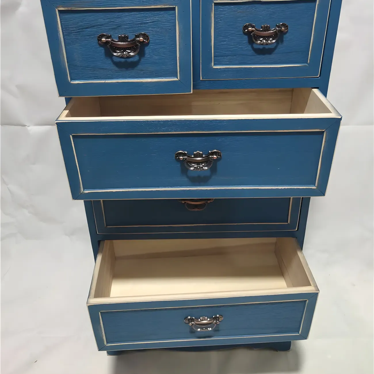 Traditional Wooden Dressers & Chests with Drawers for Bedroom Image - 18