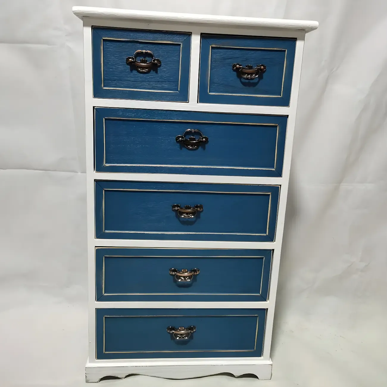 Traditional Wooden Dressers & Chests with Drawers for Bedroom Image - 26