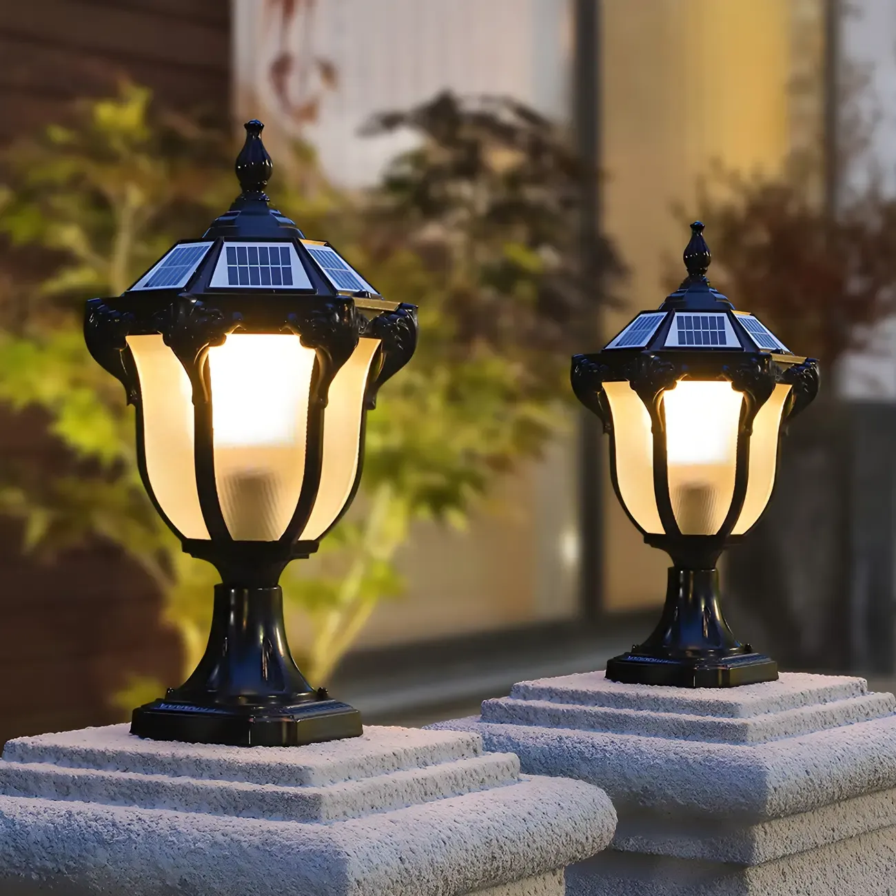 Vintage Elegant Metal Solar Post Cap Light Image - 1