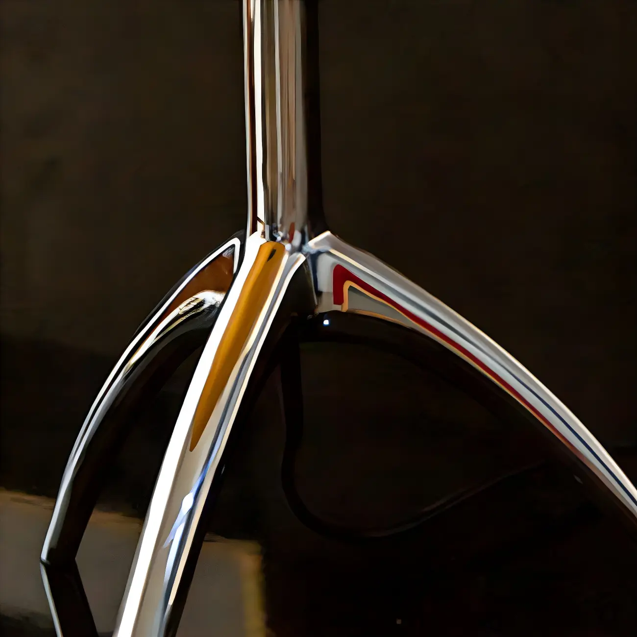 Nordic Modern Tripod Silver and Glass Table Lamp in Metal Base Image - 11 | homeyfad