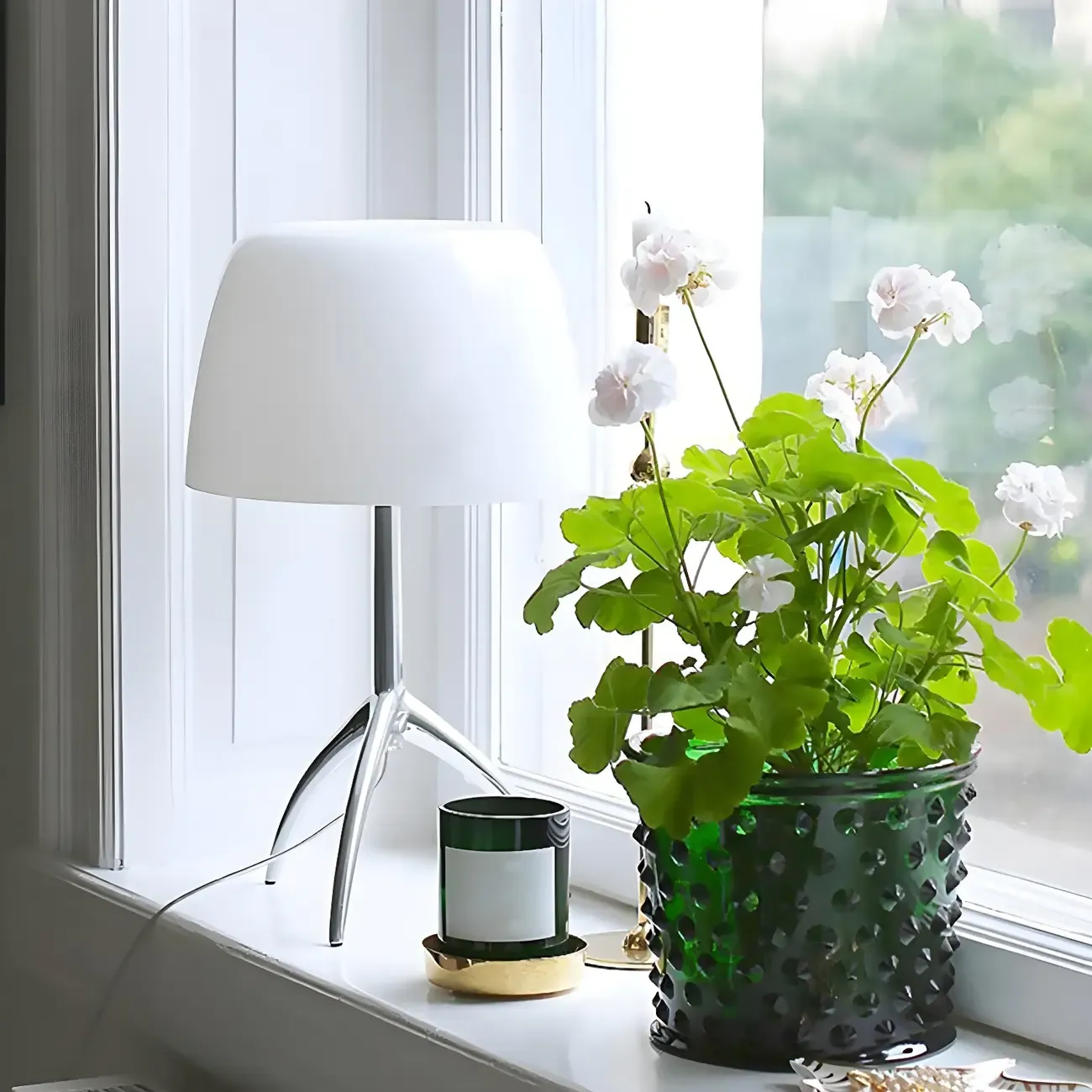 Nordic Modern Tripod Silver and Glass Table Lamp in Metal Base Image - 18