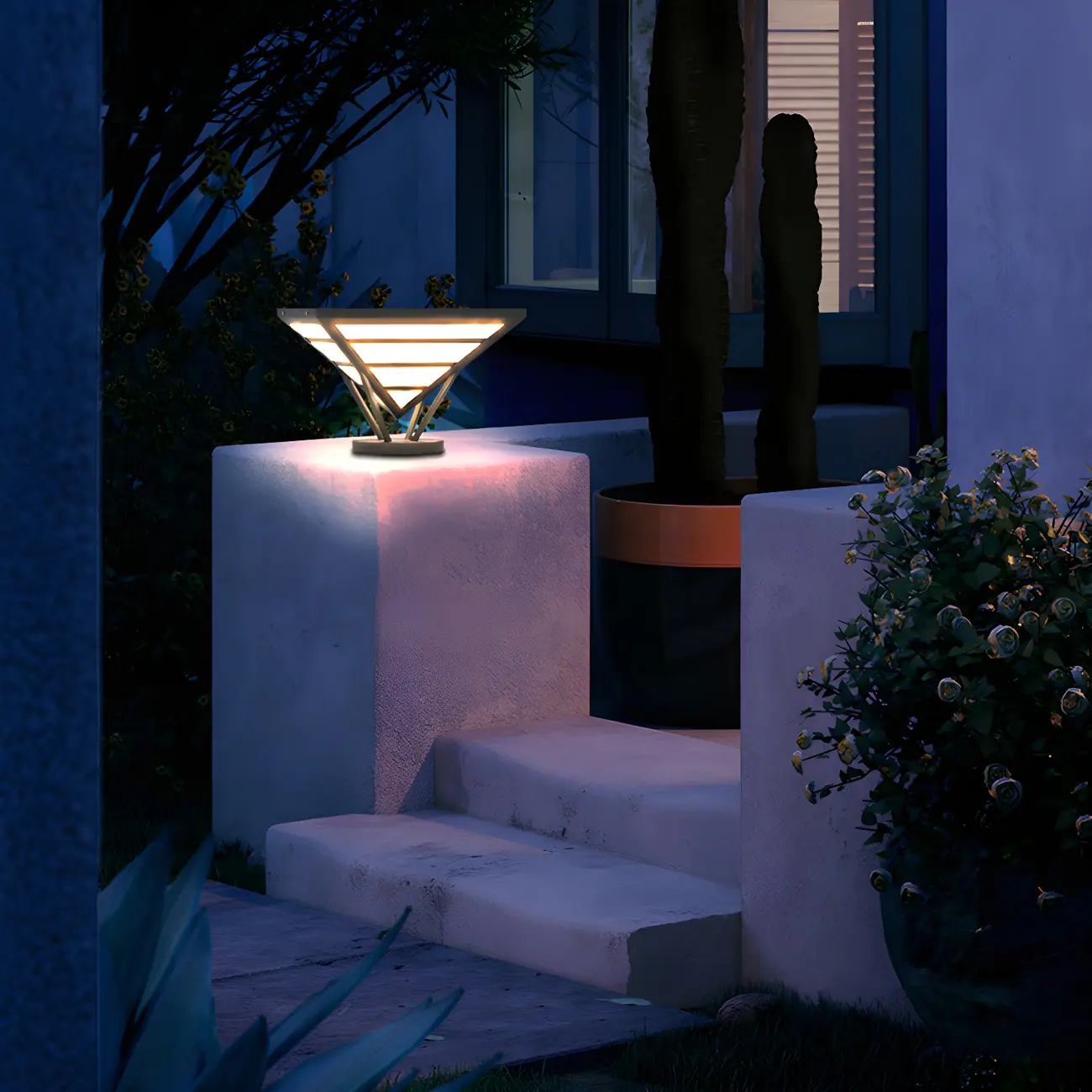 Solar Black Metal Bracket Pyramid Post Cap Light Image - 5 | homeyfad