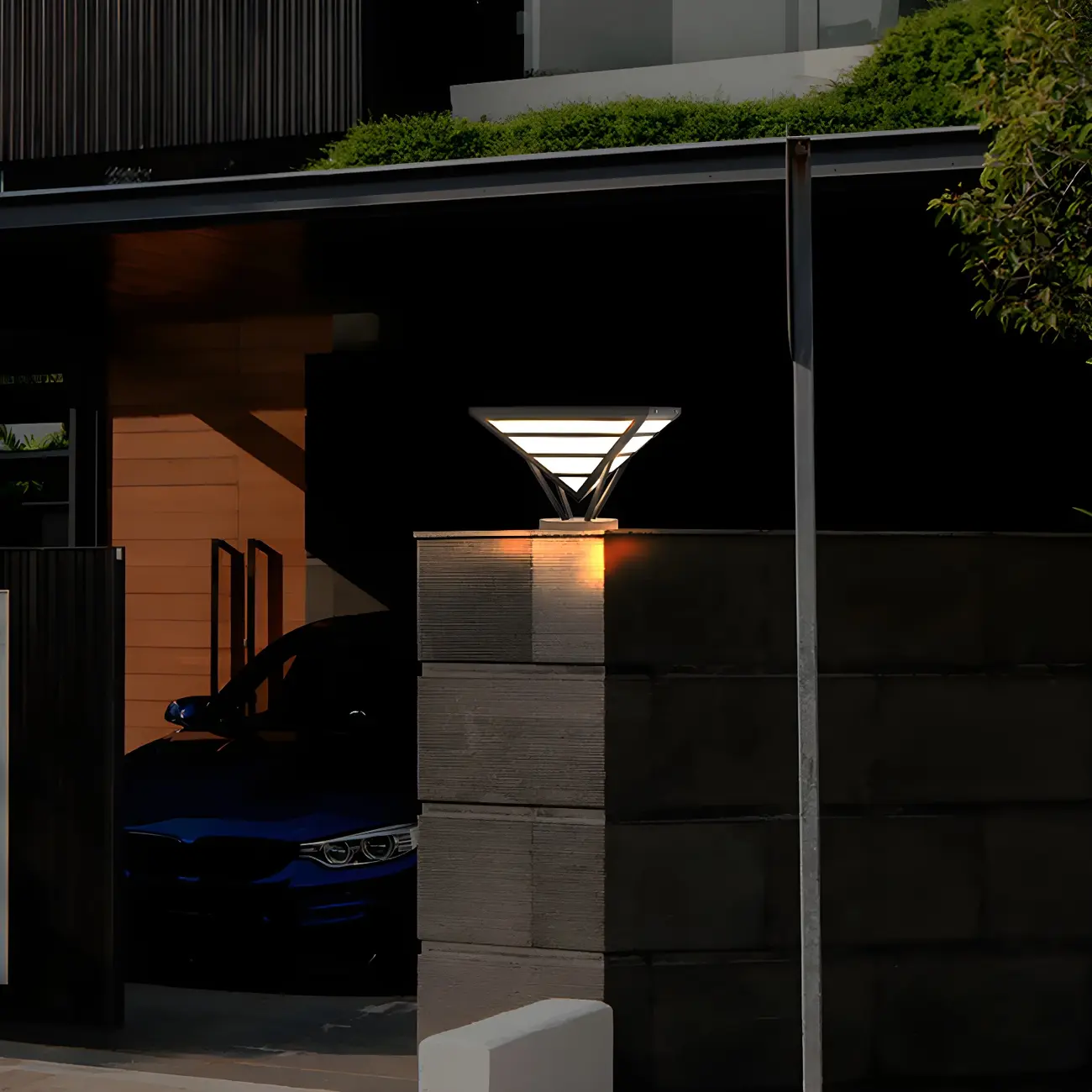 Solar Black Metal Bracket Pyramid Post Cap Light Image - 7 | homeyfad