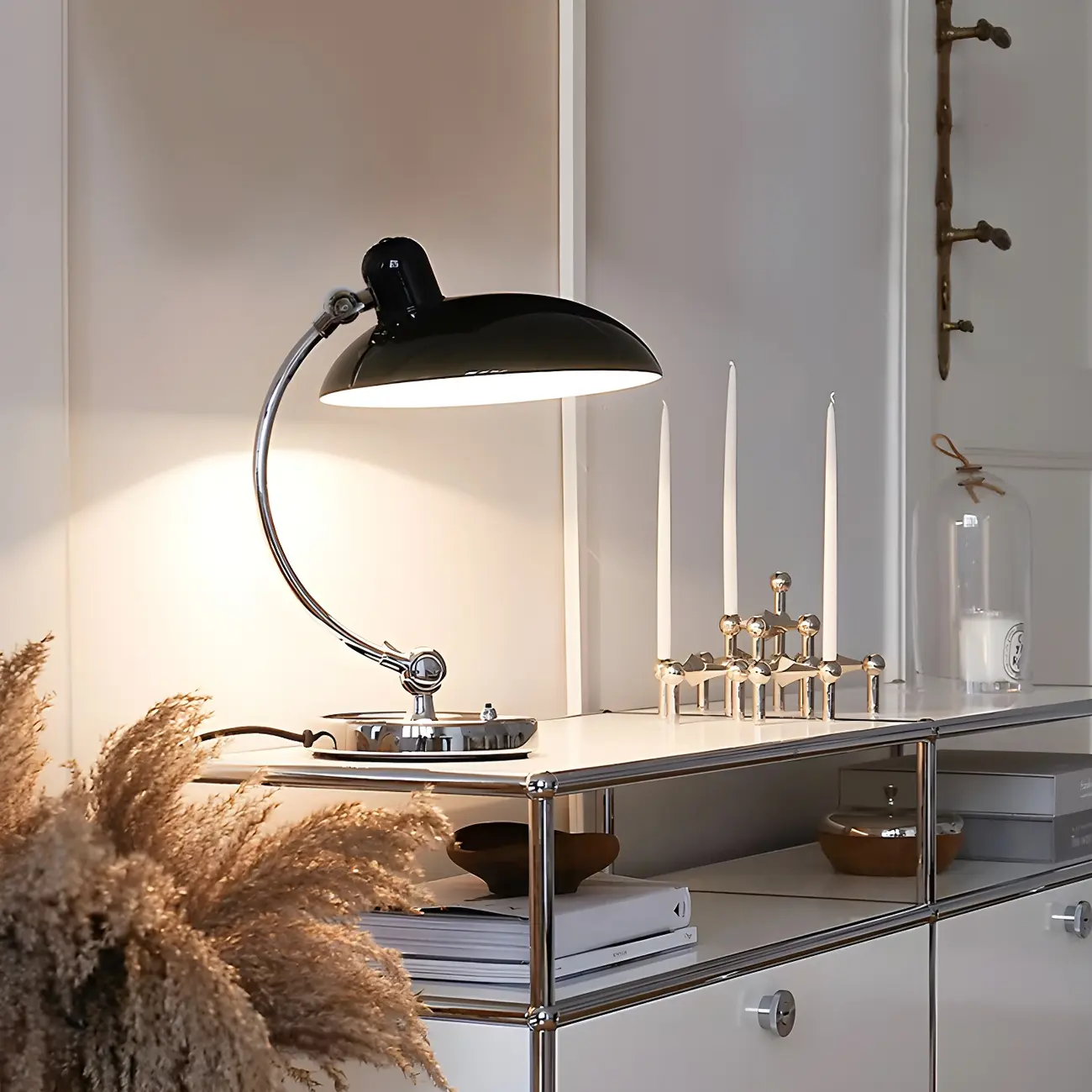 Minimalist 1-Light Black Metal LED Bedside Desk Lamp  Image - 1 | homeyfad