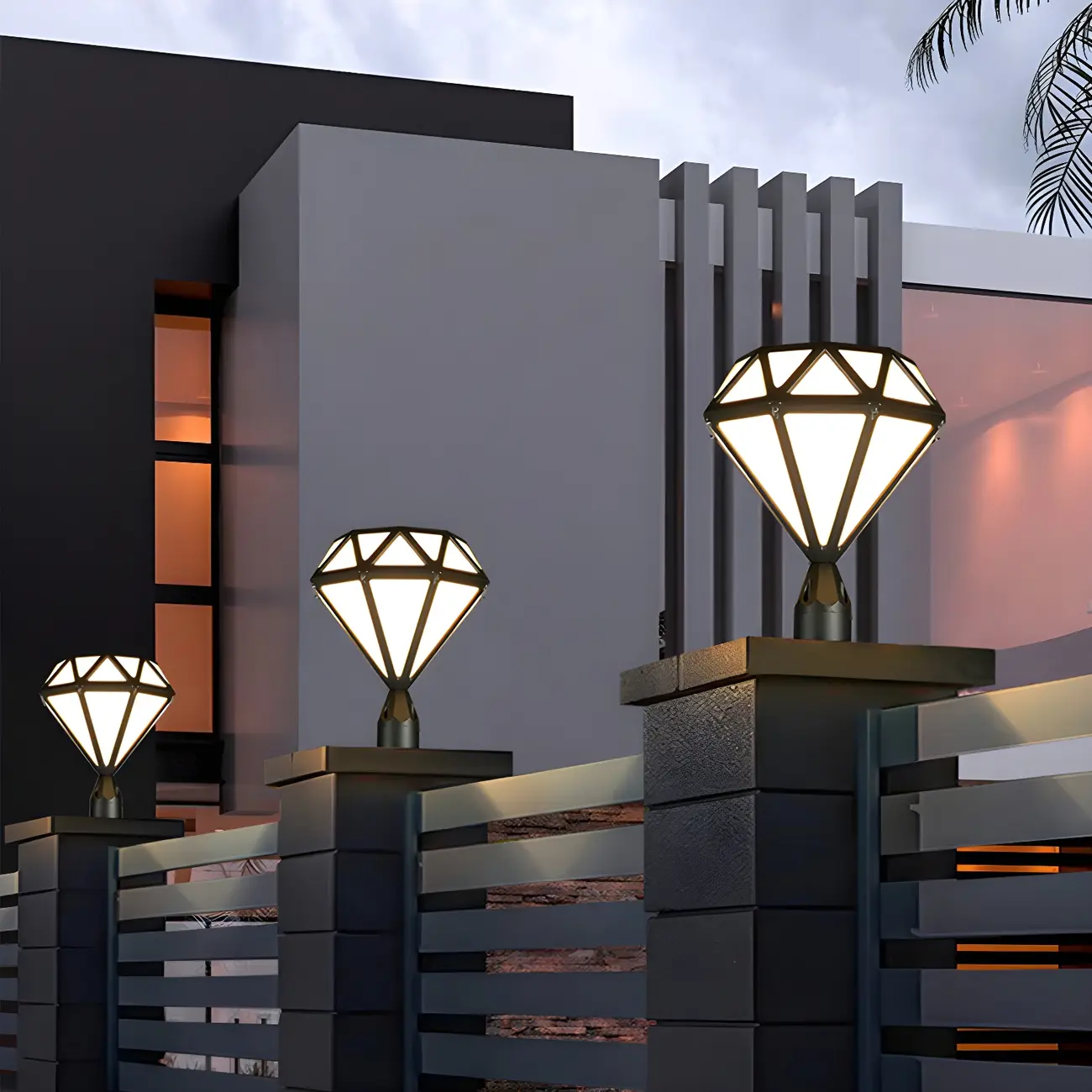 Black Metal Diamond-Design Post Cap Light Image - 1 | homeyfad