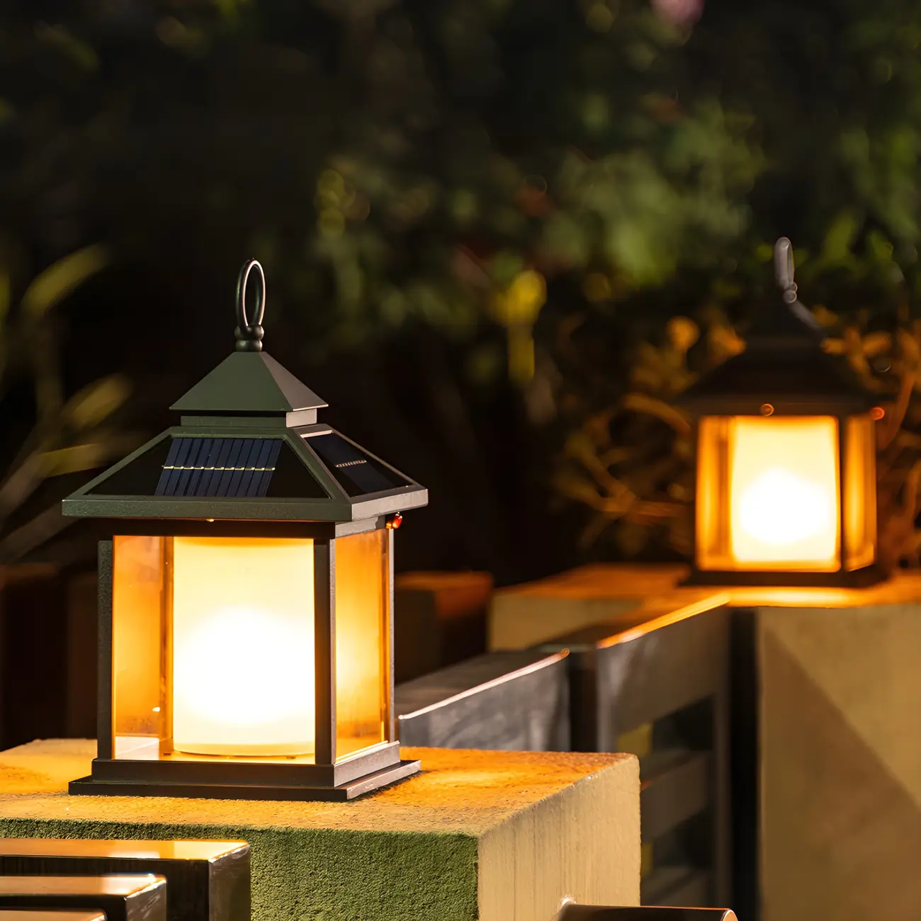 Metal House-Shape Post Cap Light with Handle and Switch Image - 2 | homeyfad