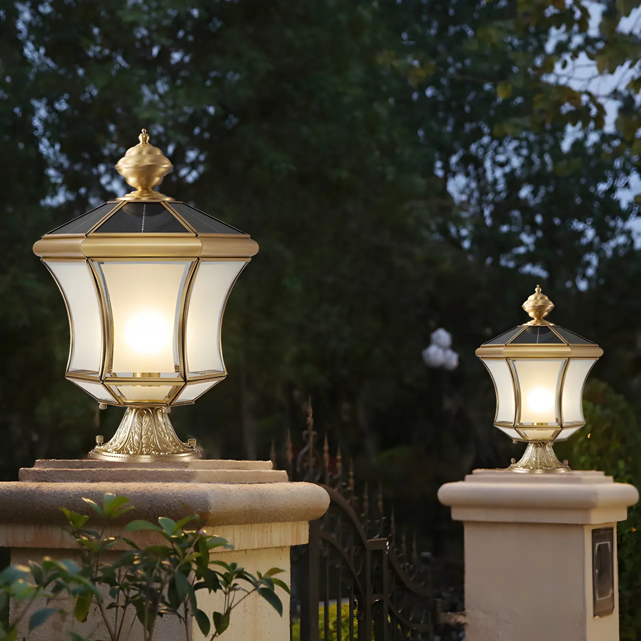 Classic Gold Curved Post Cap Light with Black Solar Top Image - 1 | homeyfad