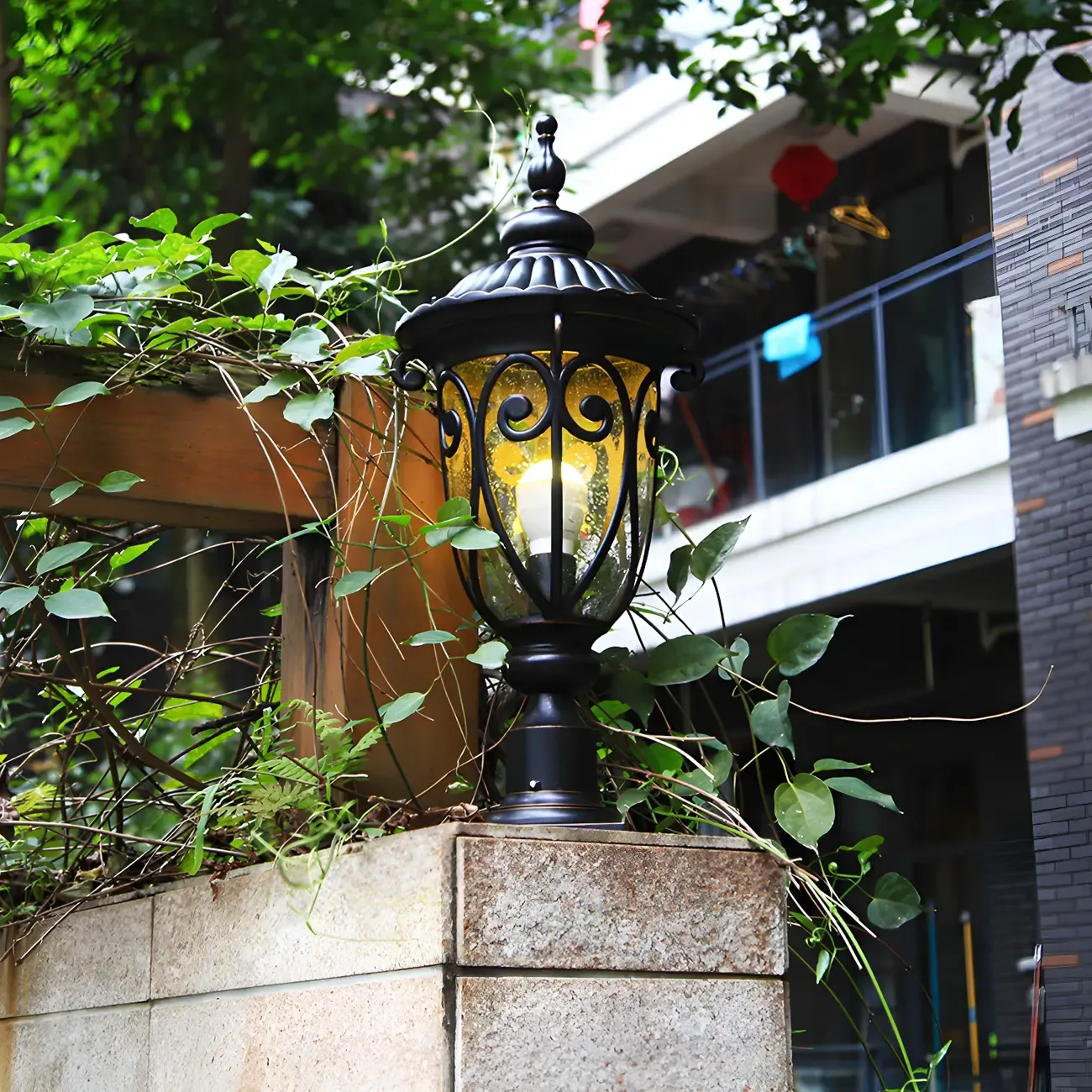 Retro Elegant Wired Black Metal Decorative Post Cap Light Image - 2