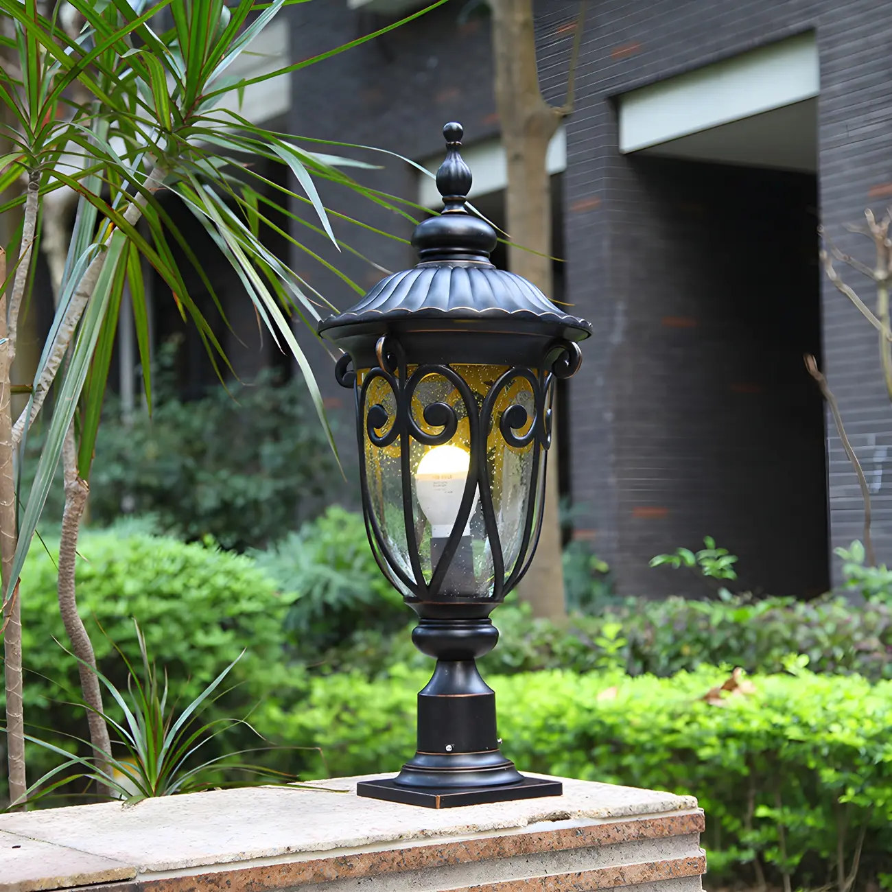 Retro Elegant Wired Black Metal Decorative Post Cap Light Image - 3 | homeyfad