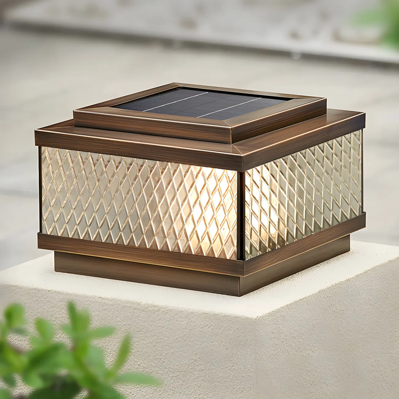 Solar Exquisite Glass Shade Bronze Post Cap Light Image - 1 | homeyfad