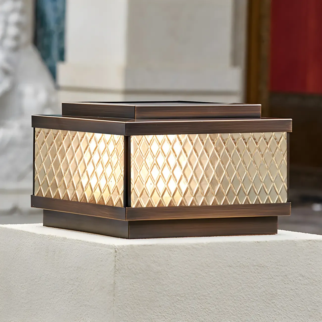 Solar Exquisite Glass Shade Bronze Post Cap Light Image - 2
