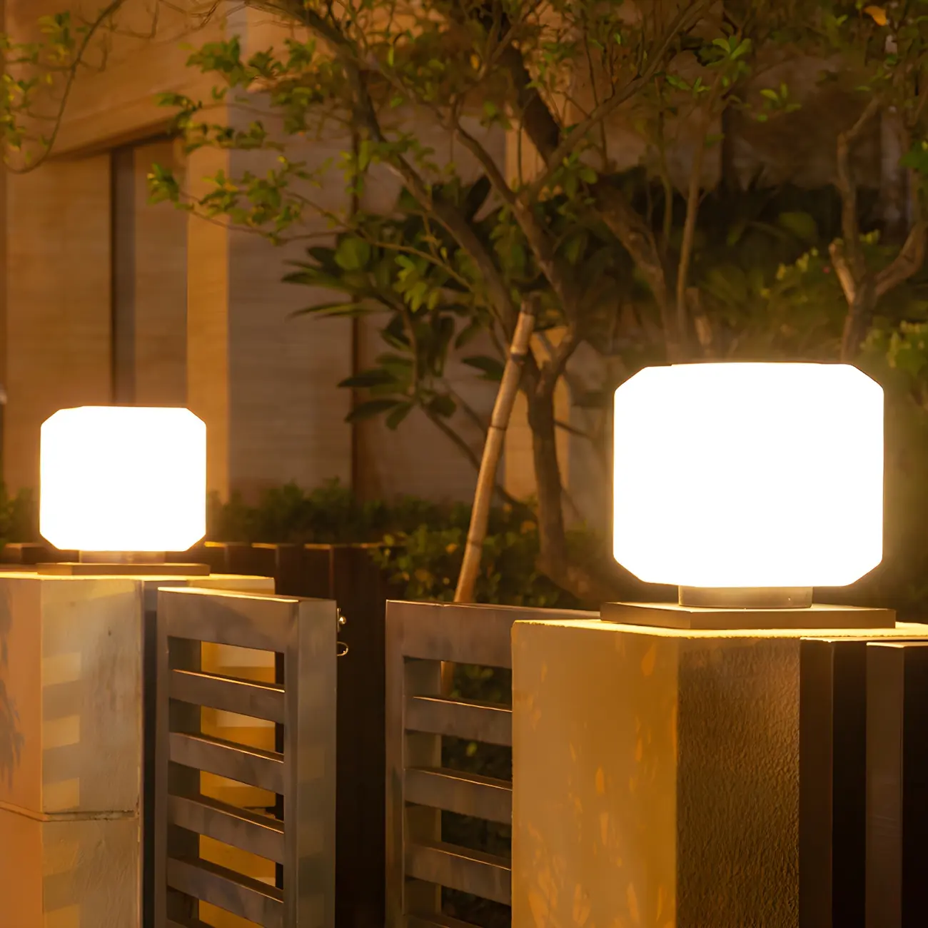 Solar White Simple Cube Post Cap Light Image - 3 | homeyfad