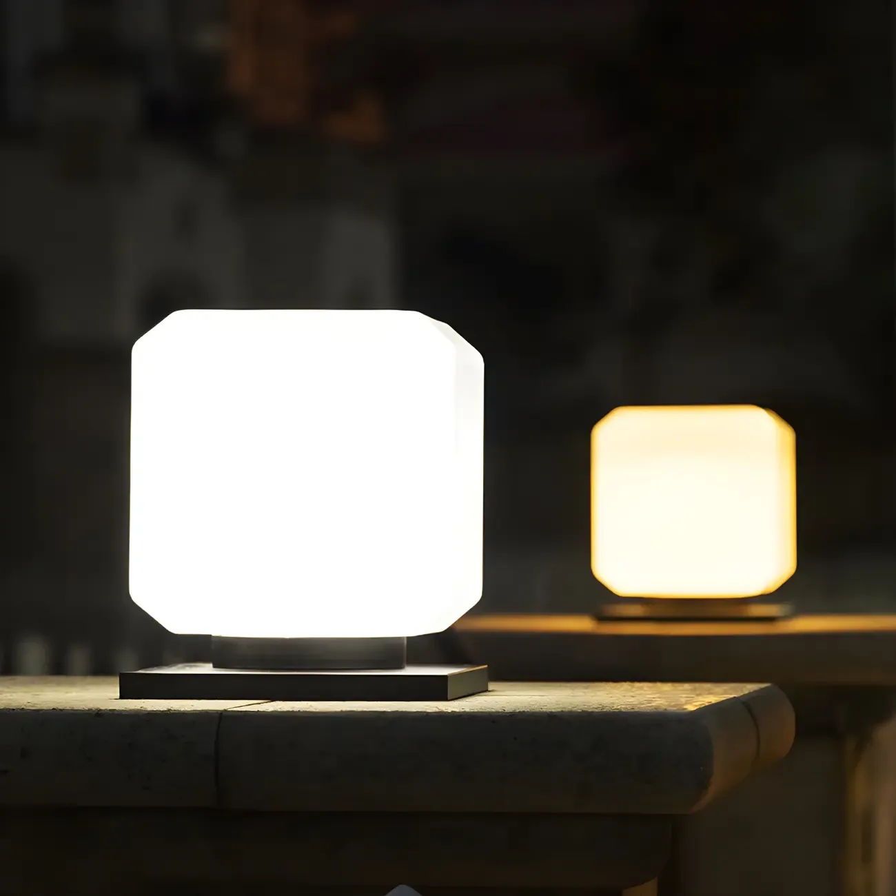 Solar White Simple Cube Post Cap Light Image - 4