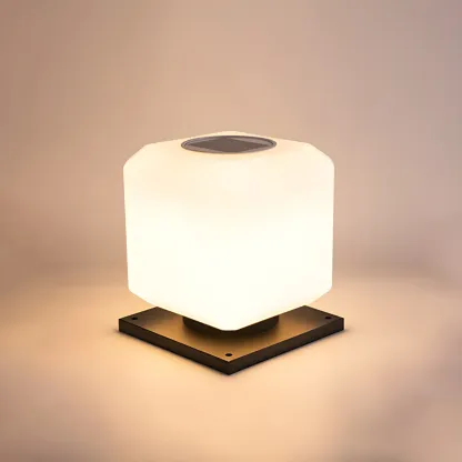 Solar White Simple Cube Post Cap Light Image - 9