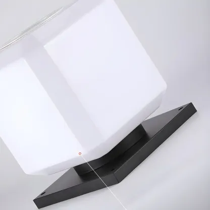 Solar White Simple Cube Post Cap Light Image - 11