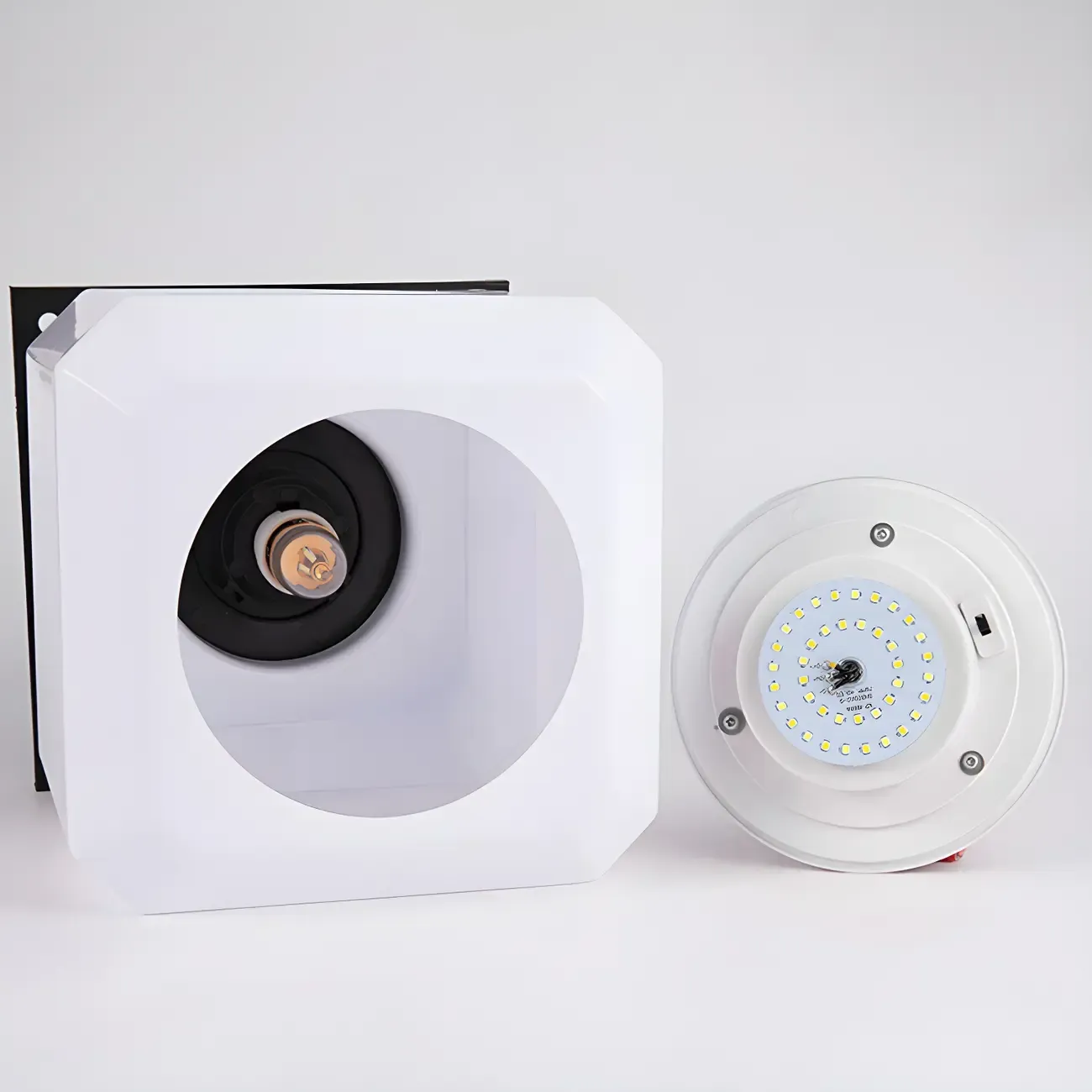 Solar White Simple Cube Post Cap Light Image - 12