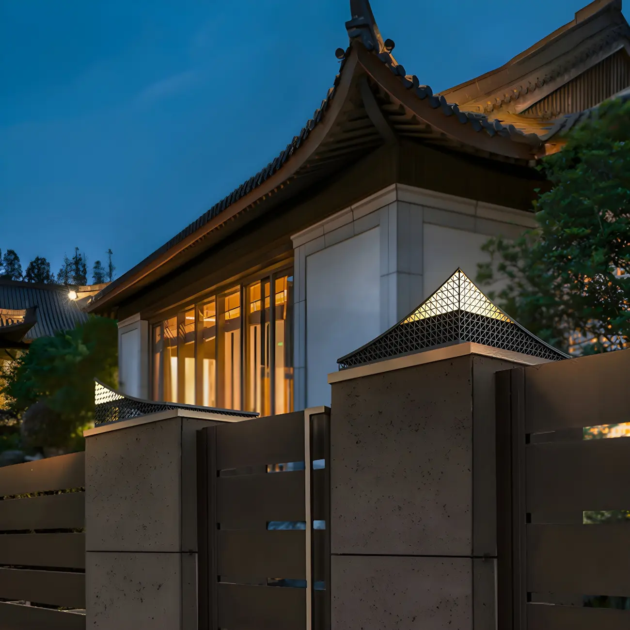 Designed Eave Simple Black Metal Post Cap Light Image - 5 | homeyfad