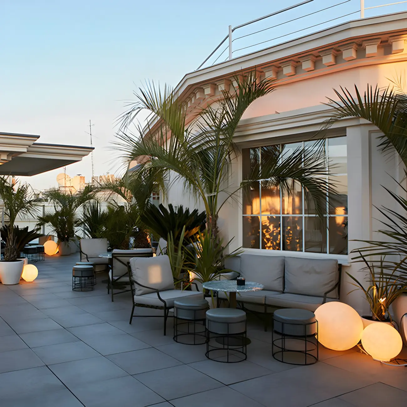 Wired White Resin Sphere Post Cap Light Image - 7 | homeyfad