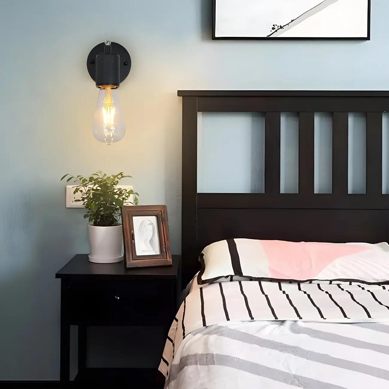 Contemporary Black Metal Swing Arm Wall Light Image - 3 | homeyfad