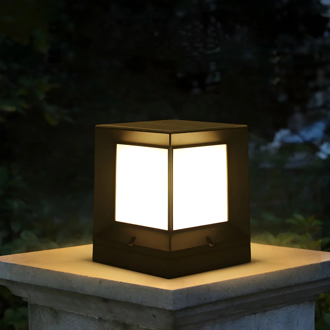 Simple Solar Black Metal Cube Post Cap Light Image - 1 | homeyfad