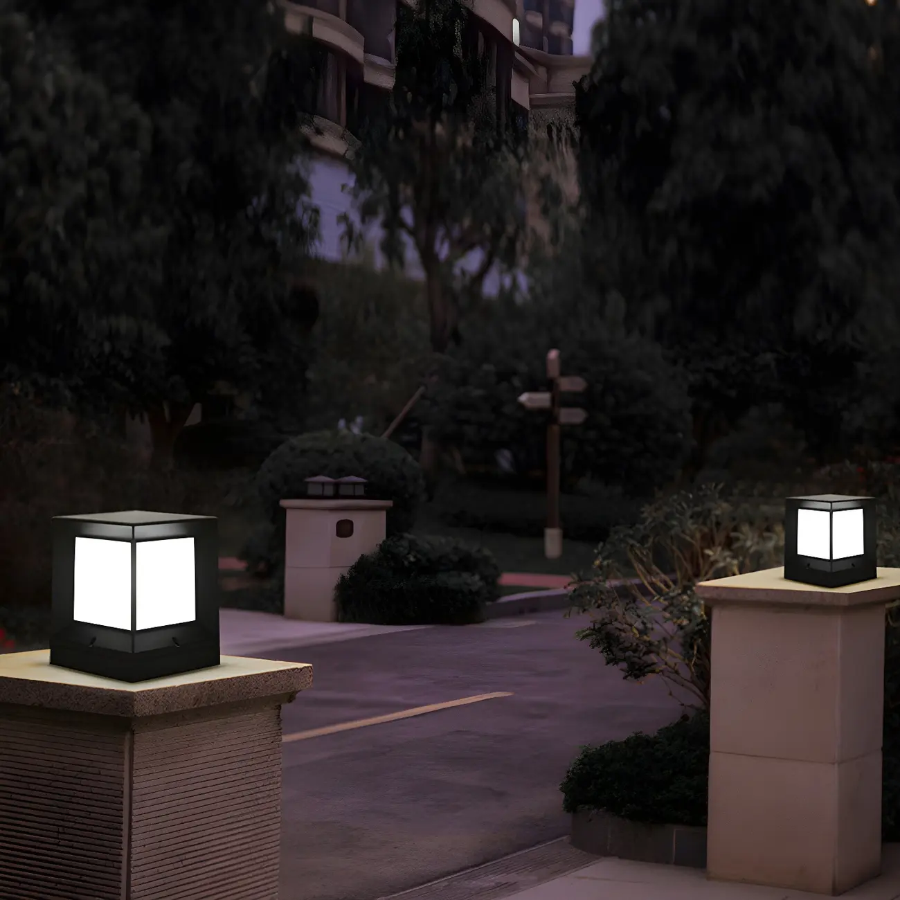 Simple Solar Black Metal Cube Post Cap Light Image - 3 | homeyfad