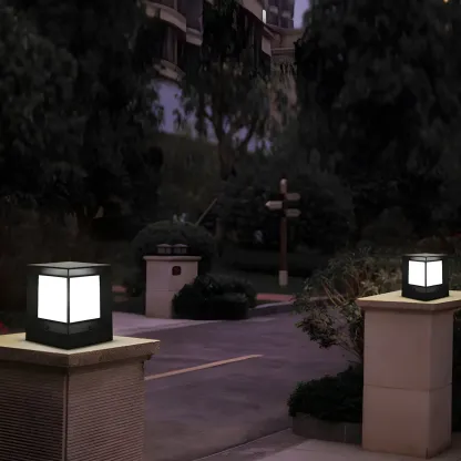 Simple Solar Black Metal Cube Post Cap Light Image - 3