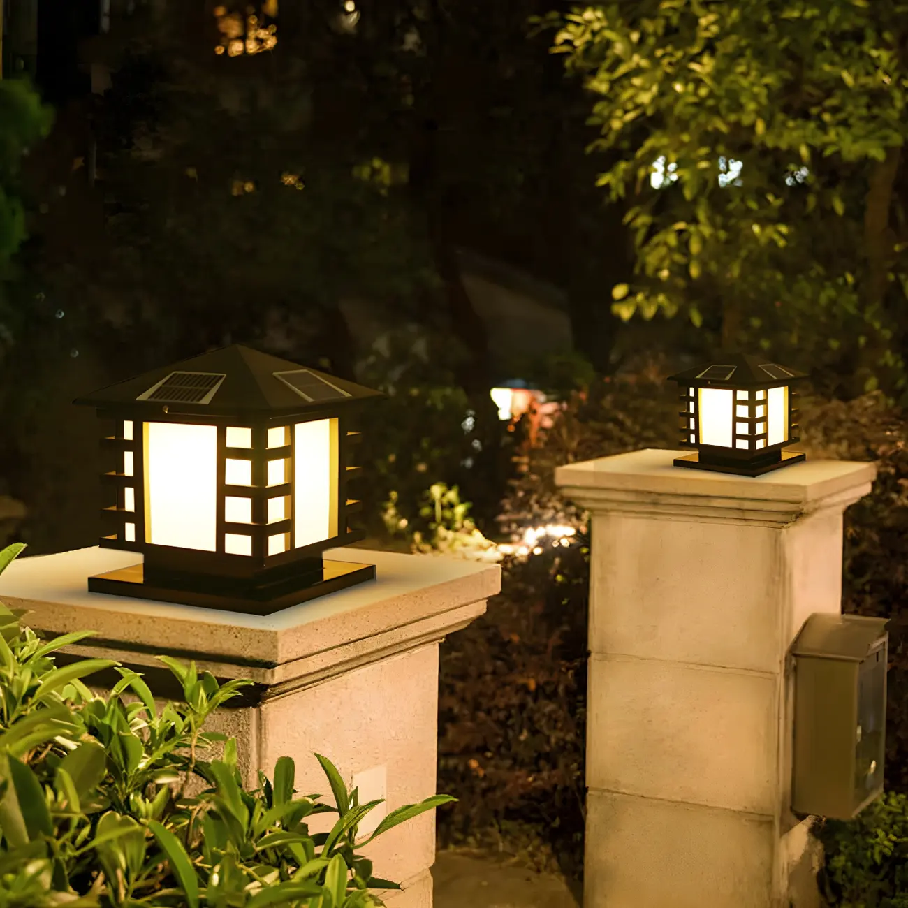 Solar Lantern-Shape Black Metal Post Cap Light Image - 4 | homeyfad