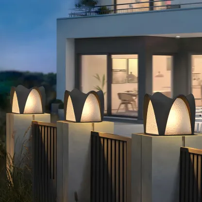 Solar Wavy Black and Glass Shade Post Cap Light Image - 2