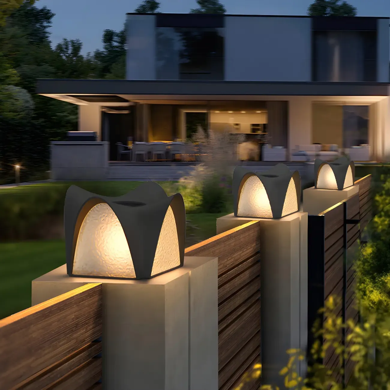 Solar Wavy Black and Glass Shade Post Cap Light Image - 3