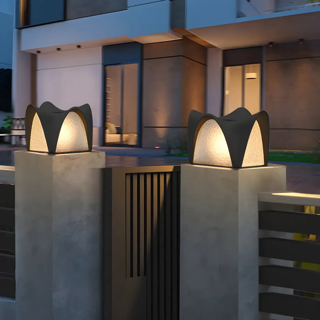 Solar Wavy Black and Glass Shade Post Cap Light Image - 4