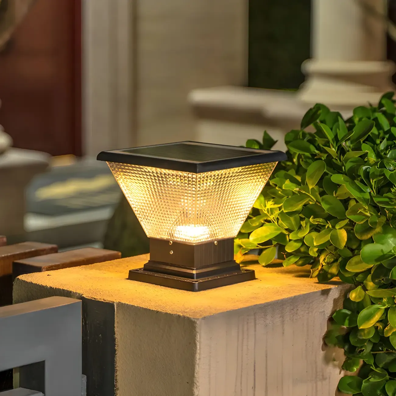 Solar Square and Round Pyramid Post Cap Light Image - 3