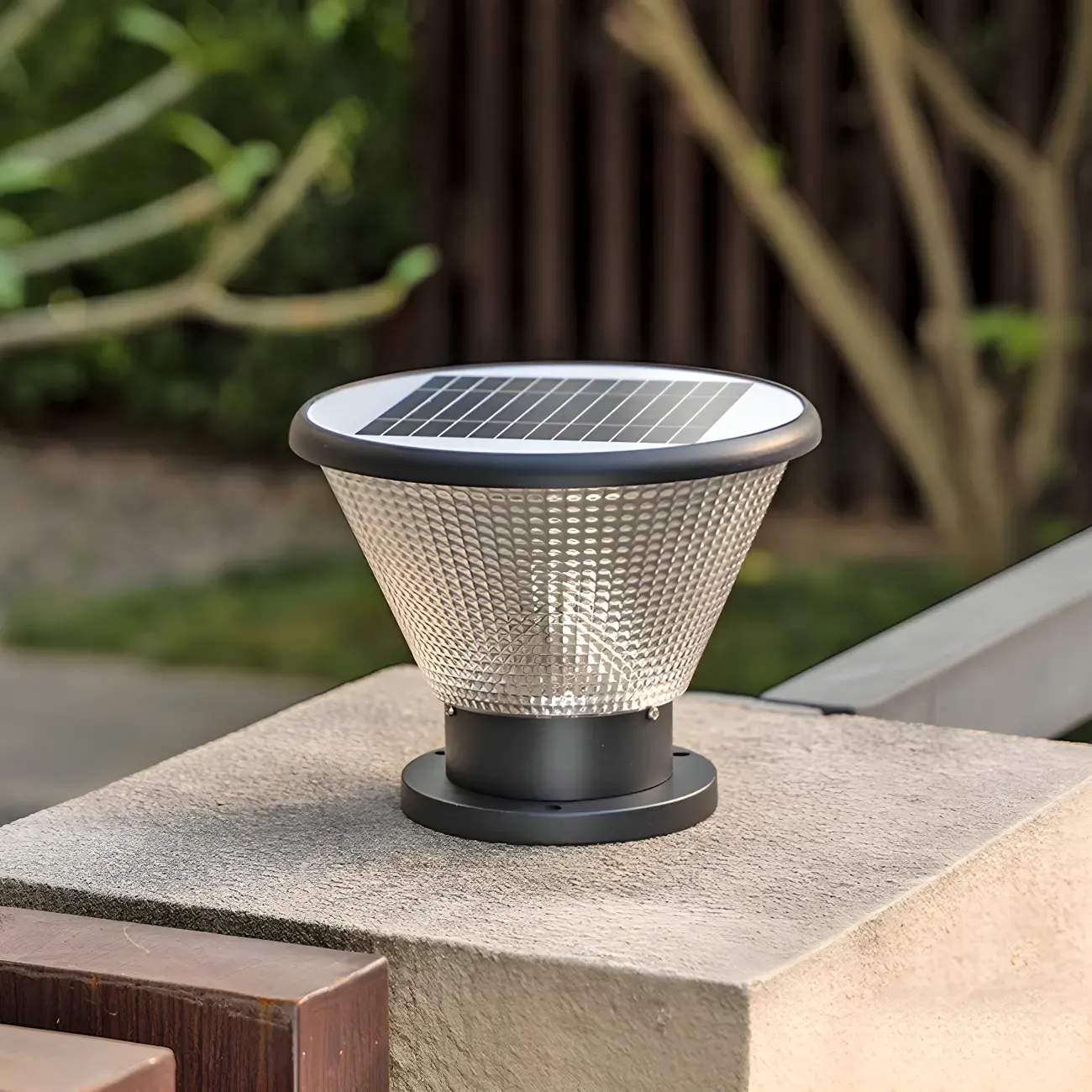 Solar Square and Round Pyramid Post Cap Light Image - 8