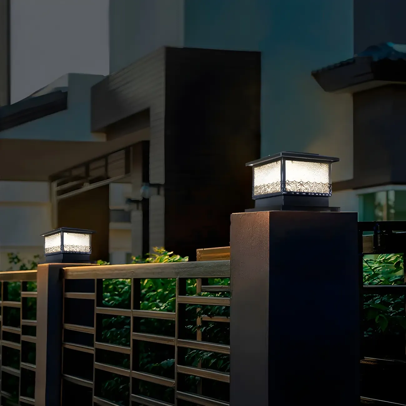 Solar Black Metal Decorative Post Cap Light Image - 2