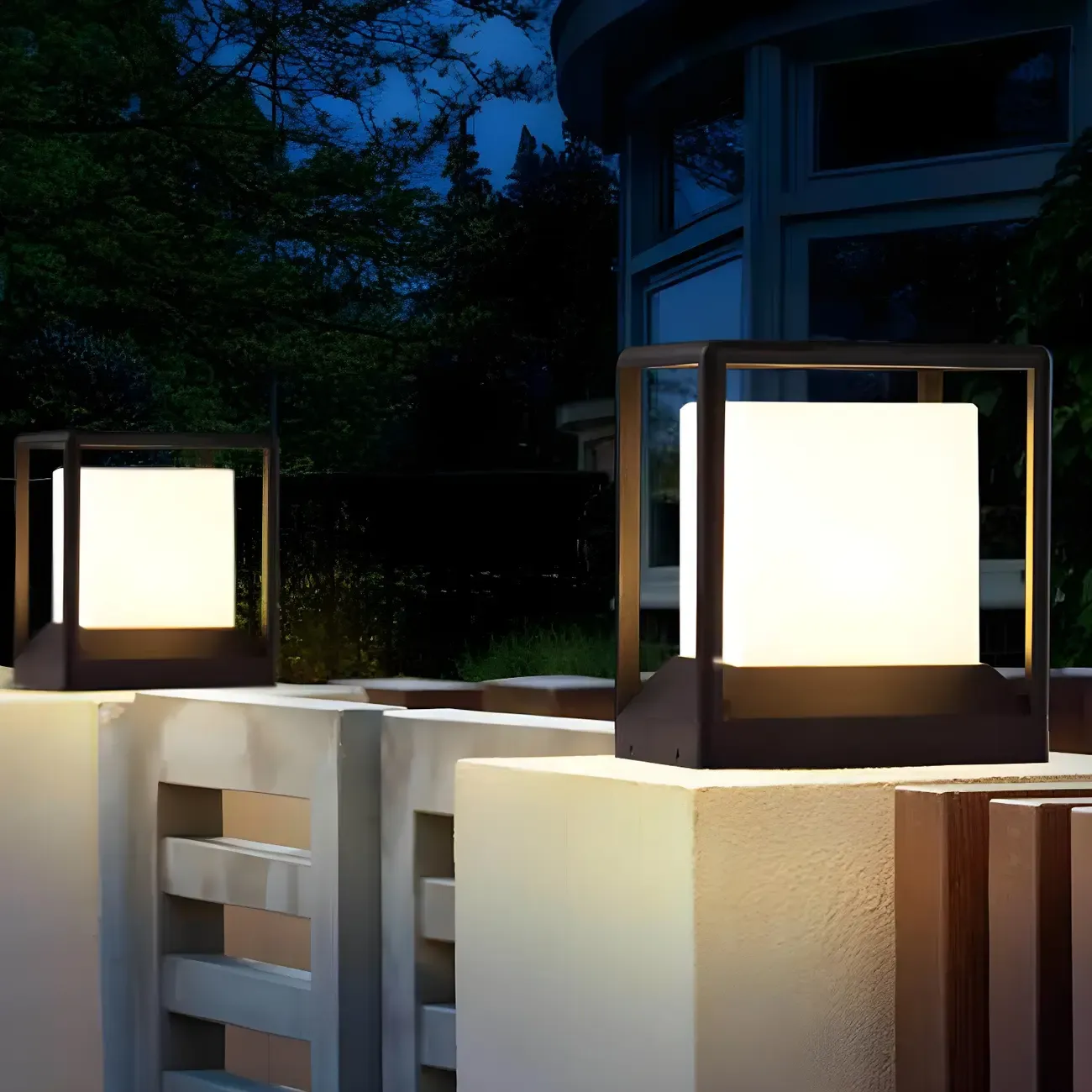 Outdoor Waterproof Metal Cube Post Cap Light Image - 1