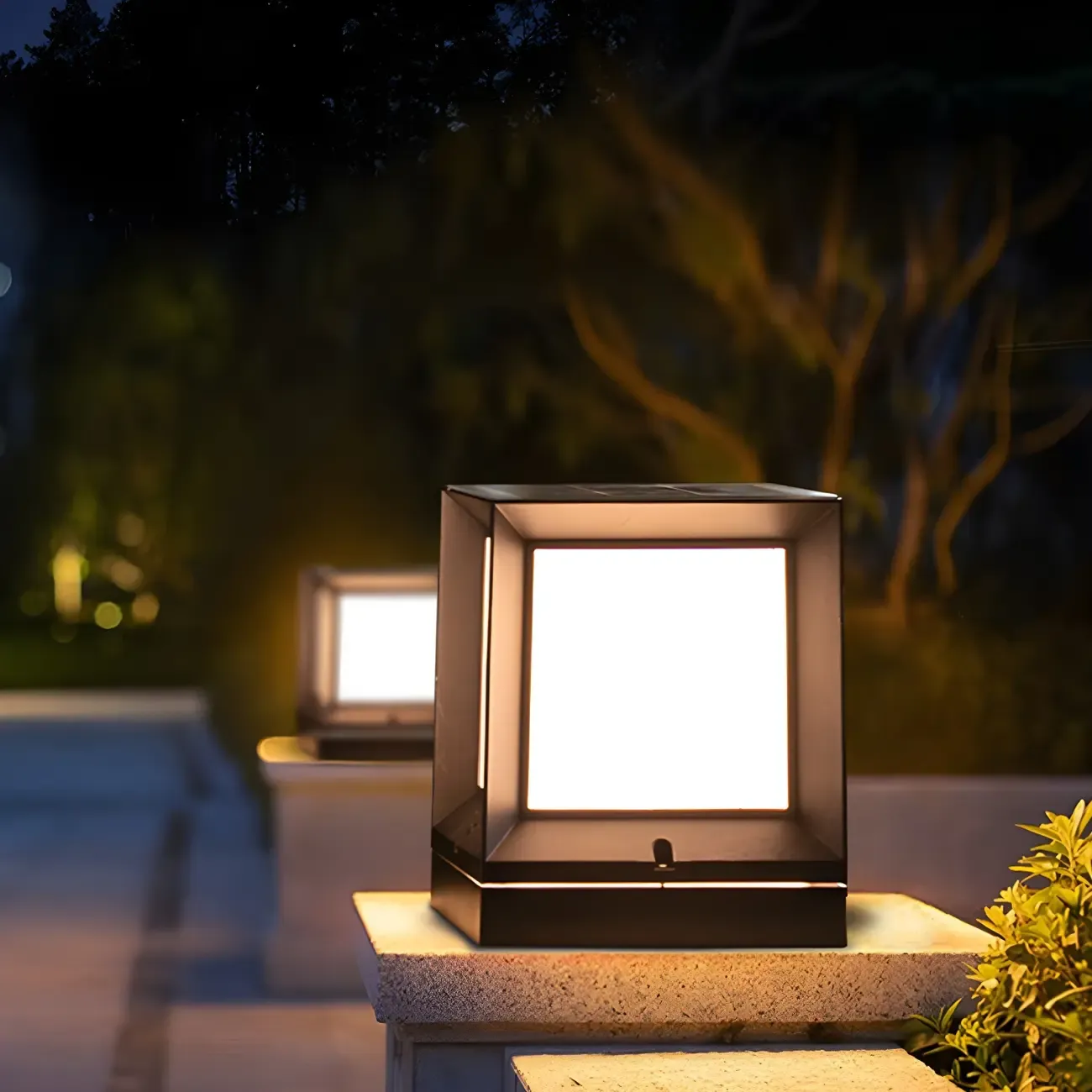 Solar Acrylic Black LED Post Cap Light Image - 4