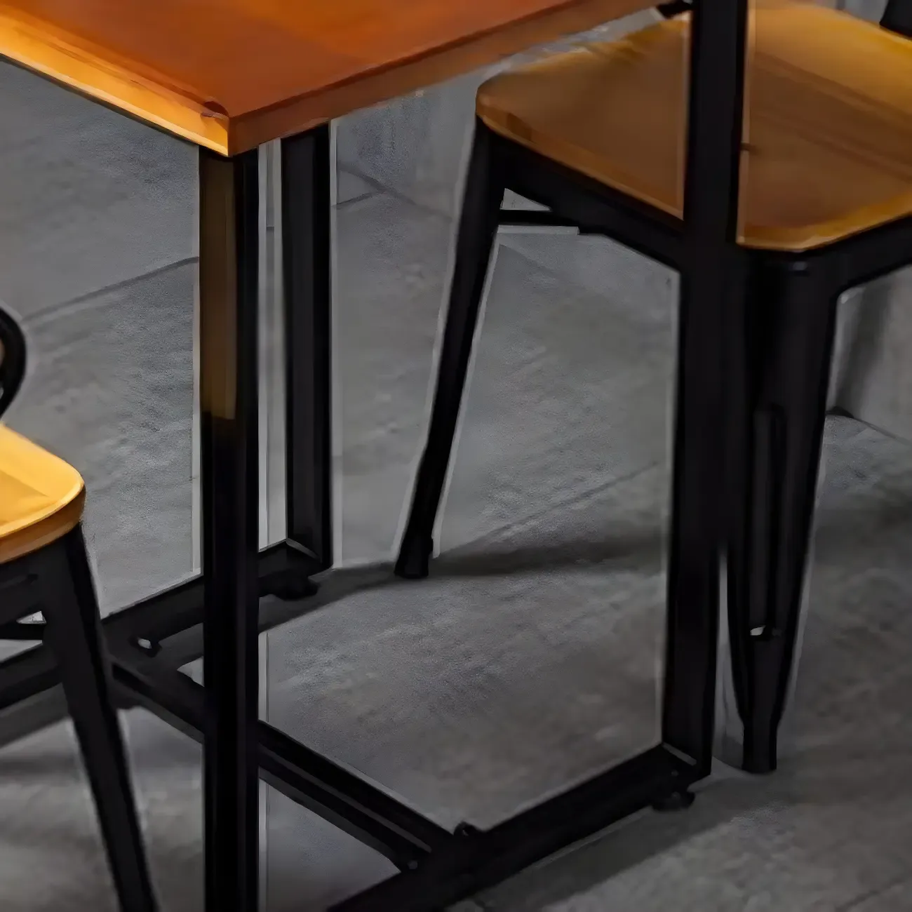 Adjustable Pine Wood Round Cocktail Bar Table for Home Bar Image - 4