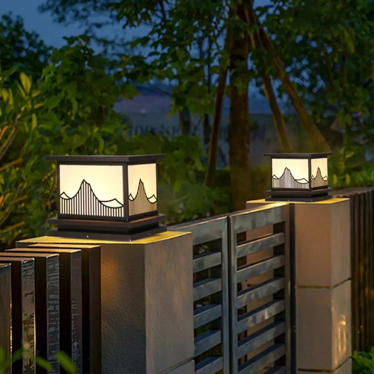 Decorative Solar Black Metal Post Cap Light Image - 4