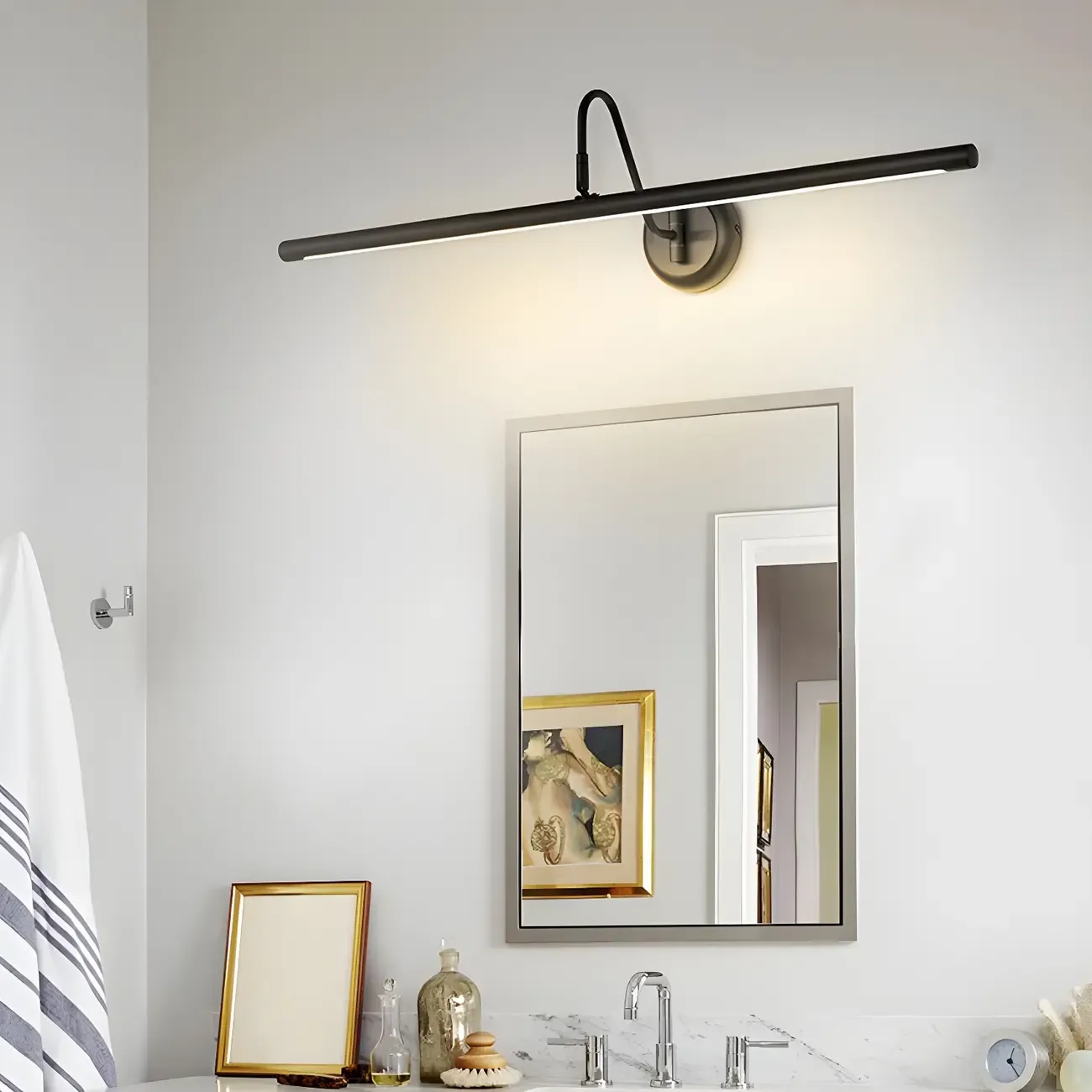 Wall-Mounted Linear Black Bathroom LED Vanity Light Image - 3