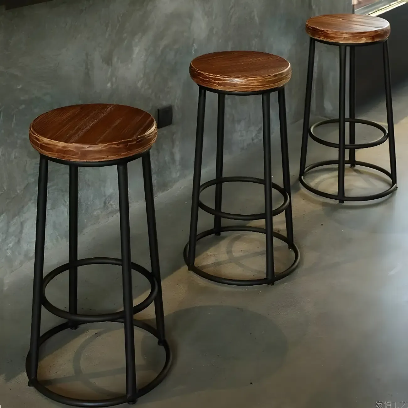 Backless Industrial Round Wooden Bar Stools Image - 4