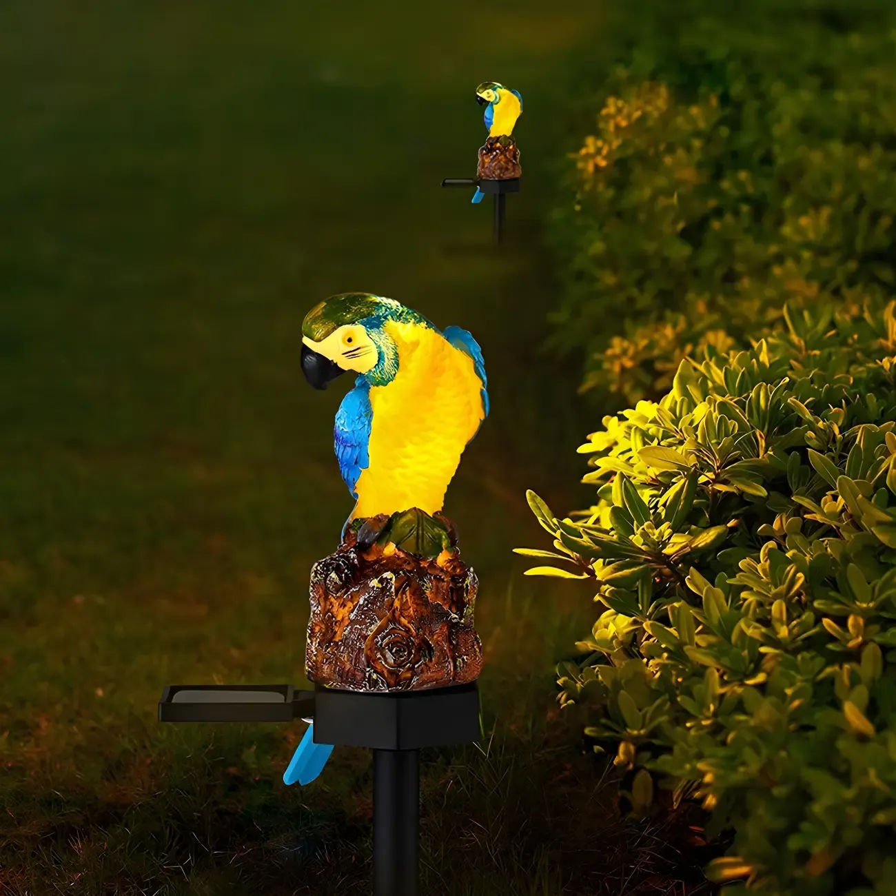Resin Parrot Solar Pathway Landscape Lighting Image - 3