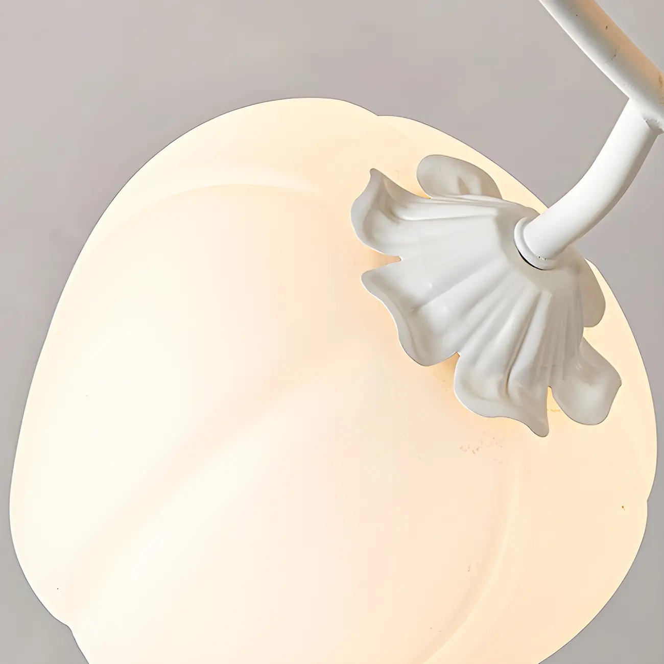 Elegant Modern Flower-Shaped Island Light in Green/White Image - 13 | homeyfad