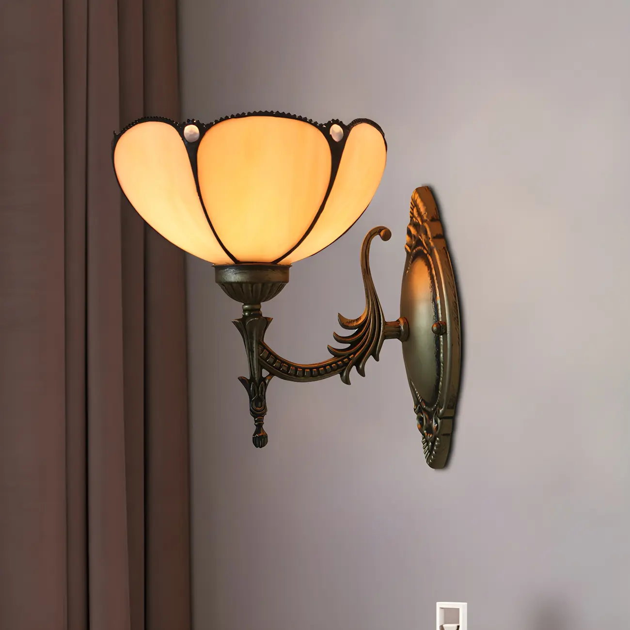 Vintage Tiffany Style Glass Bronze Wall Sconce Light Image - 1 | homeyfad