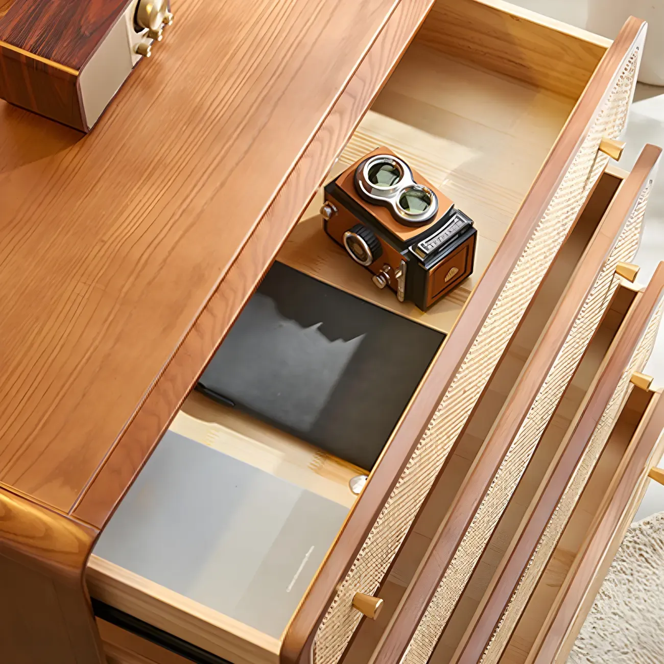 Elegant Natural Wooden Dresser with 4-Drawers for Home Image - 17