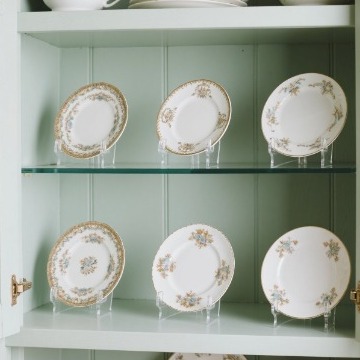 Go Vertical with Plate Stands